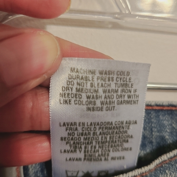 Levi's | Women's Mid Rise Medium Rinse Stretch Denim Shorts (Size 20W Short) - Picture 6 of 13